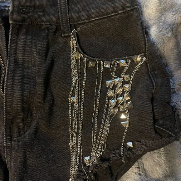 Shorts - Picture 2 of 3